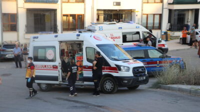 ELAZIĞ (AA) – Elazığ'da apartman dairesinde çıkan yangında 2'si itfaiye