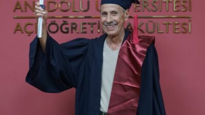 ESKİŞEHİR (AA) – Emekliliğinin ardından eğitim hayatına devam eden 76