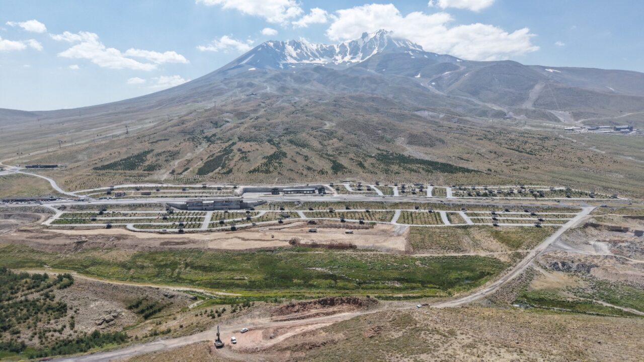 KAYSERİ (AA) – Türkiye'nin en önemli kış turizm merkezlerinden Erciyes'te