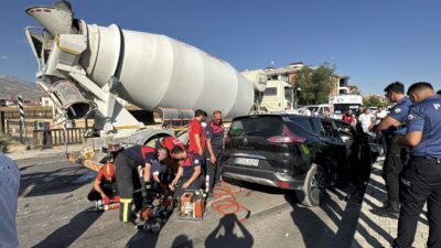 ERZİNCAN (AA) – Erzincan'da SUV tipi araçla beton mikserinin çarpıştığı