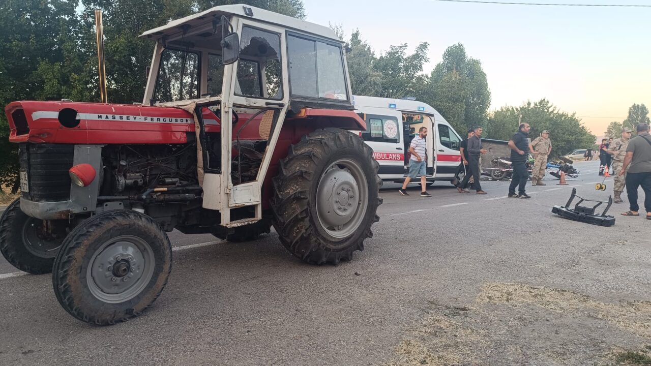 ERZİNCAN (AA) – Erzincan’da traktör ile tarım aracının çarpışması sonucu