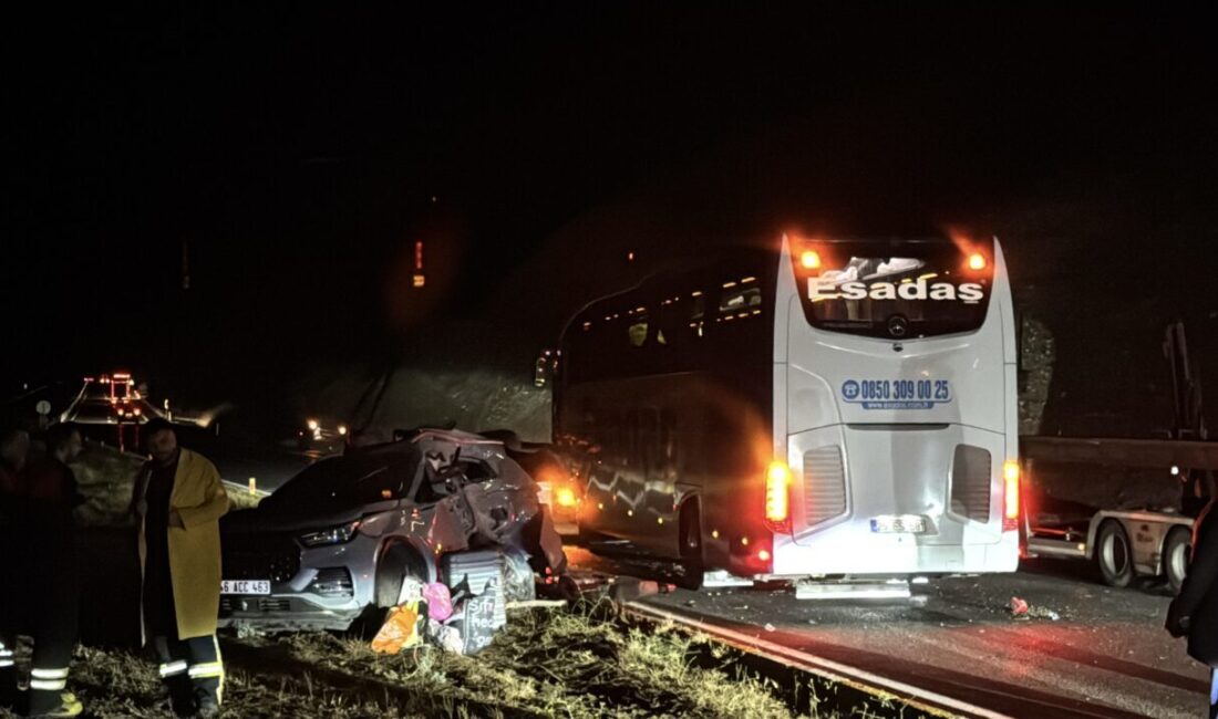 ERZİNCAN (AA) – Erzincan’da yolcu otobüsü ile SUV tipi aracın