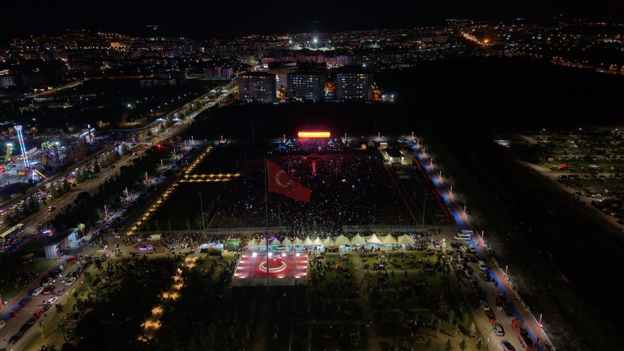 ERZURUM (AA) – Erzurum Kültür Yolu Festivali'nin altıncı gününde sahne