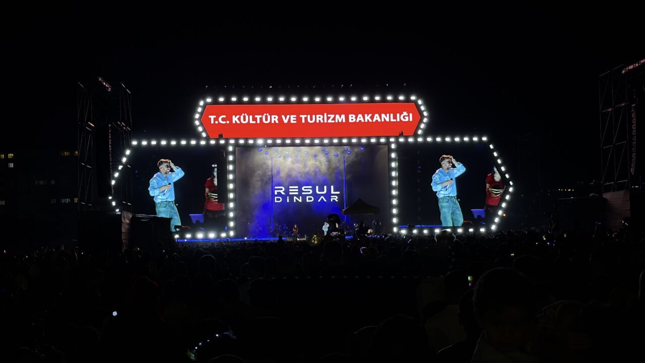 ERZURUM (AA) – Erzurum Kültür Yolu Festivali'nin üçüncü gününde şarkıcı