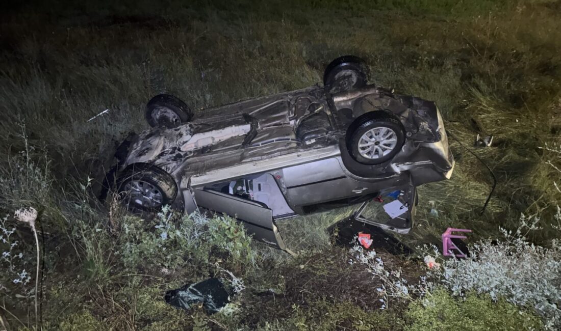 ERZURUM (AA) – Erzurum’un Oltu ilçesinde otomobilin yoldan çıkarak devrilmesi