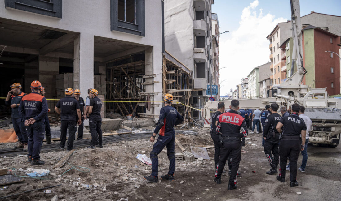 ERZURUM (AA) – Erzurum'da inşaatta kalıpların çökmesi sonucunda 2 işçi