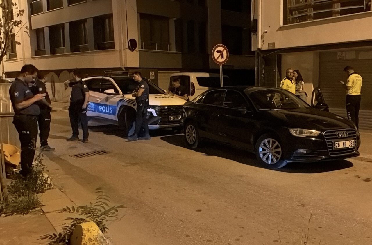 ESKİŞEHİR (AA) – Eskişehir’in Tepebaşı ilçesinde polisin "dur" ihtarına uymayan