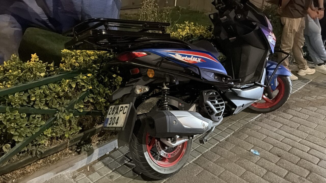 ESKİŞEHİR (AA) – Eskişehir'in Tepebaşı ilçesinde otomobille çarpışan motosikletteki 2