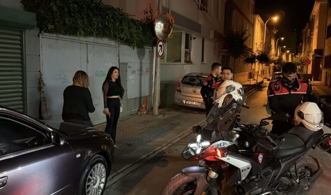 ESKİŞEHİR (AA) – Eskişehir'in Odunpazarı ilçesinde, polisin "dur" ihtarına uymayan