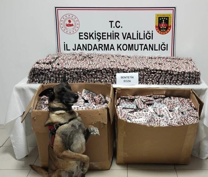 ESKİŞEHİR (AA) – Eskişehir'in Tepebaşı ilçesinde, jandarma ekiplerince düzenlenen uyuşturucu