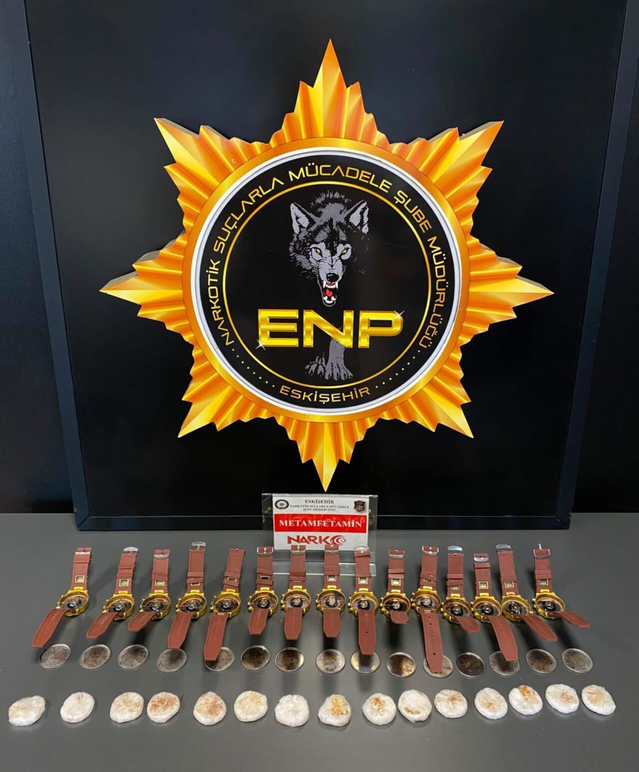 ESKİŞEHİR (AA) – Eskişehir'de uyuşturucu operasyonunda gözaltına alınan 2 şüpheli