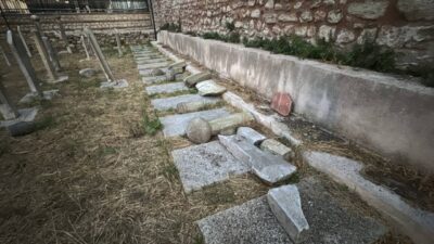 - Fatih Sultan Mehmet'in alemdarlarından Alemdar Ali Haydar Dede tarafından