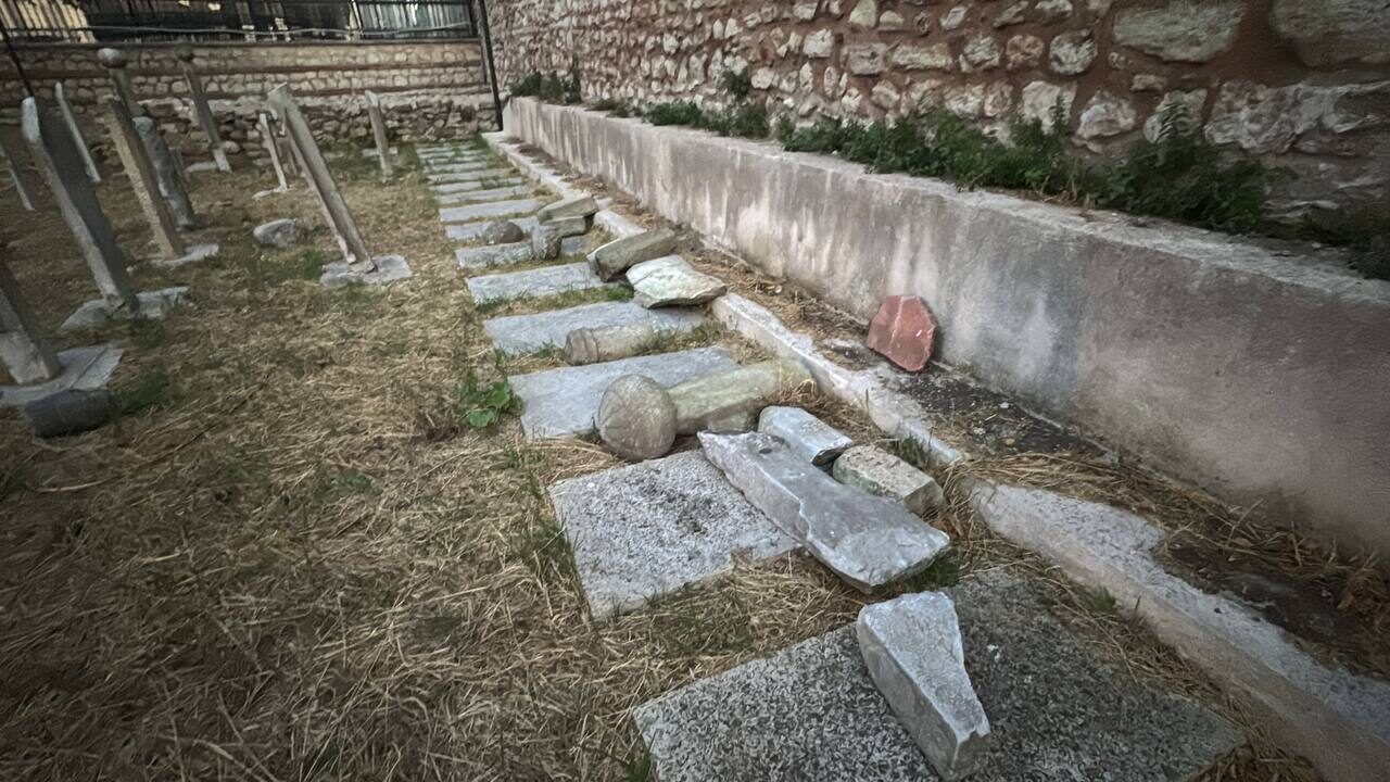 - Fatih Sultan Mehmet'in alemdarlarından Alemdar Ali Haydar Dede tarafından