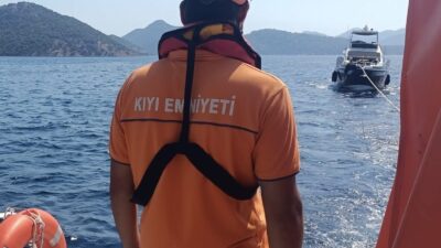 MUĞLA (AA) – Muğla'nın Fethiye ilçesi açıklarında sürüklenen teknedeki 3