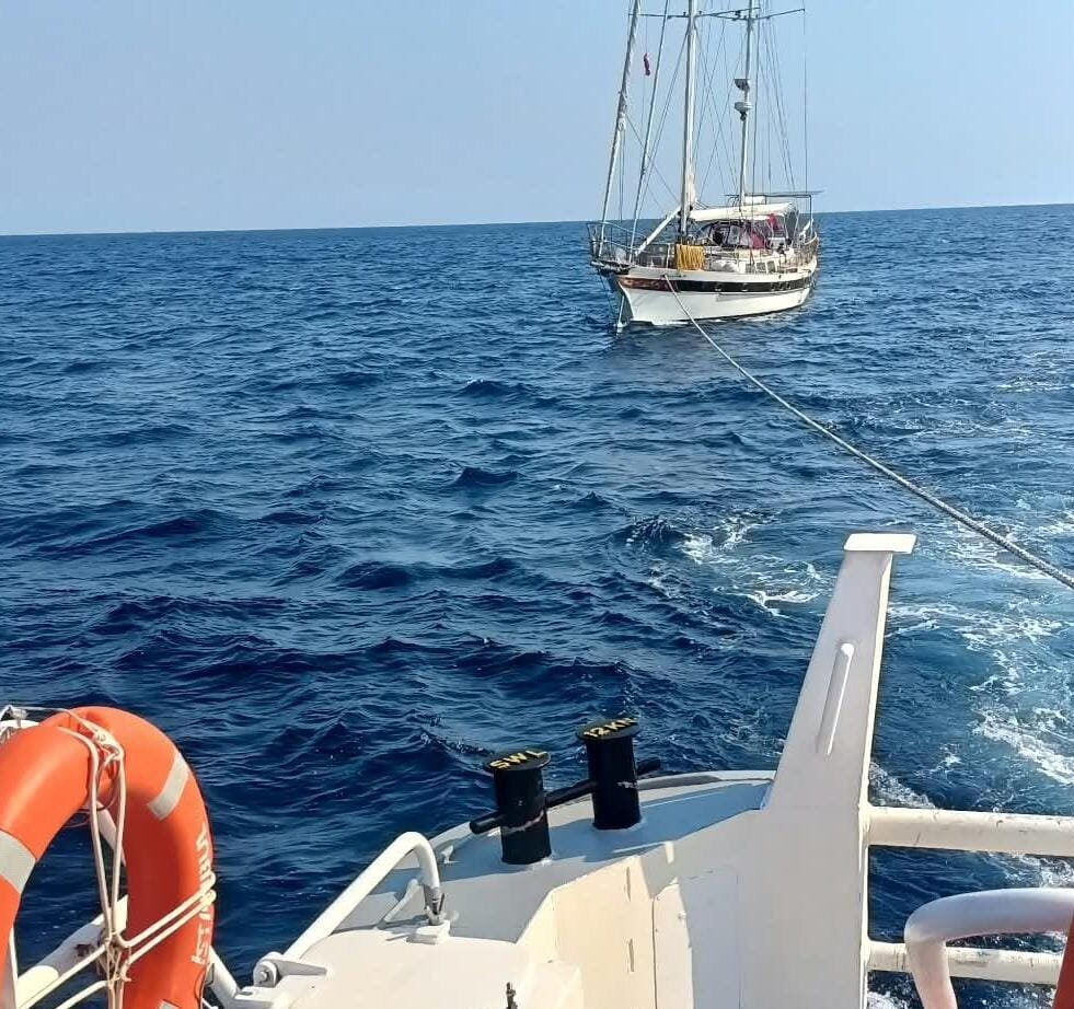 MUĞLA (AA) – Muğla'nın Fethiye ilçesi açıklarında sürüklenen teknedeki 6