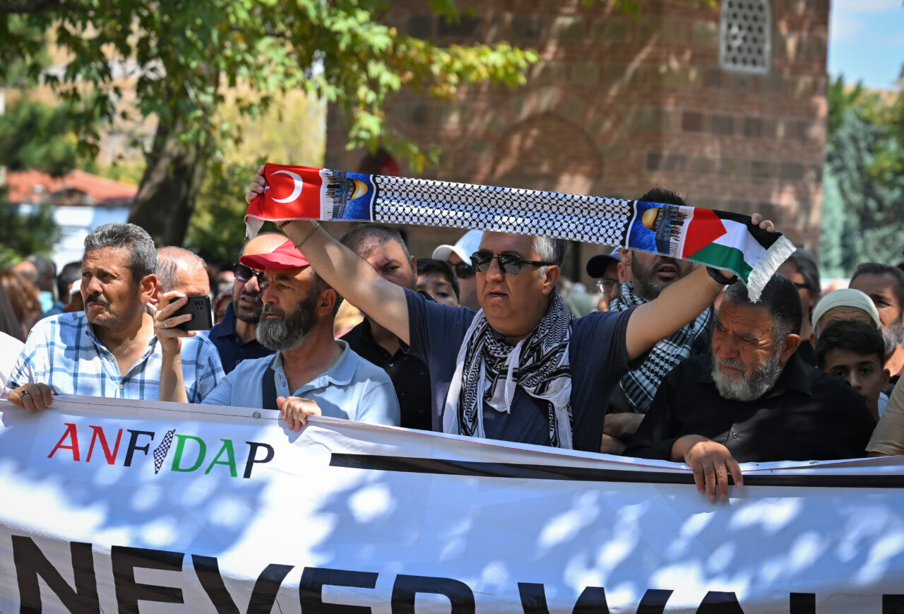 ANKARA (AA) – Ankara Filistin Dayanışma Platformu (ANFİDAP) üyeleri, Bosna