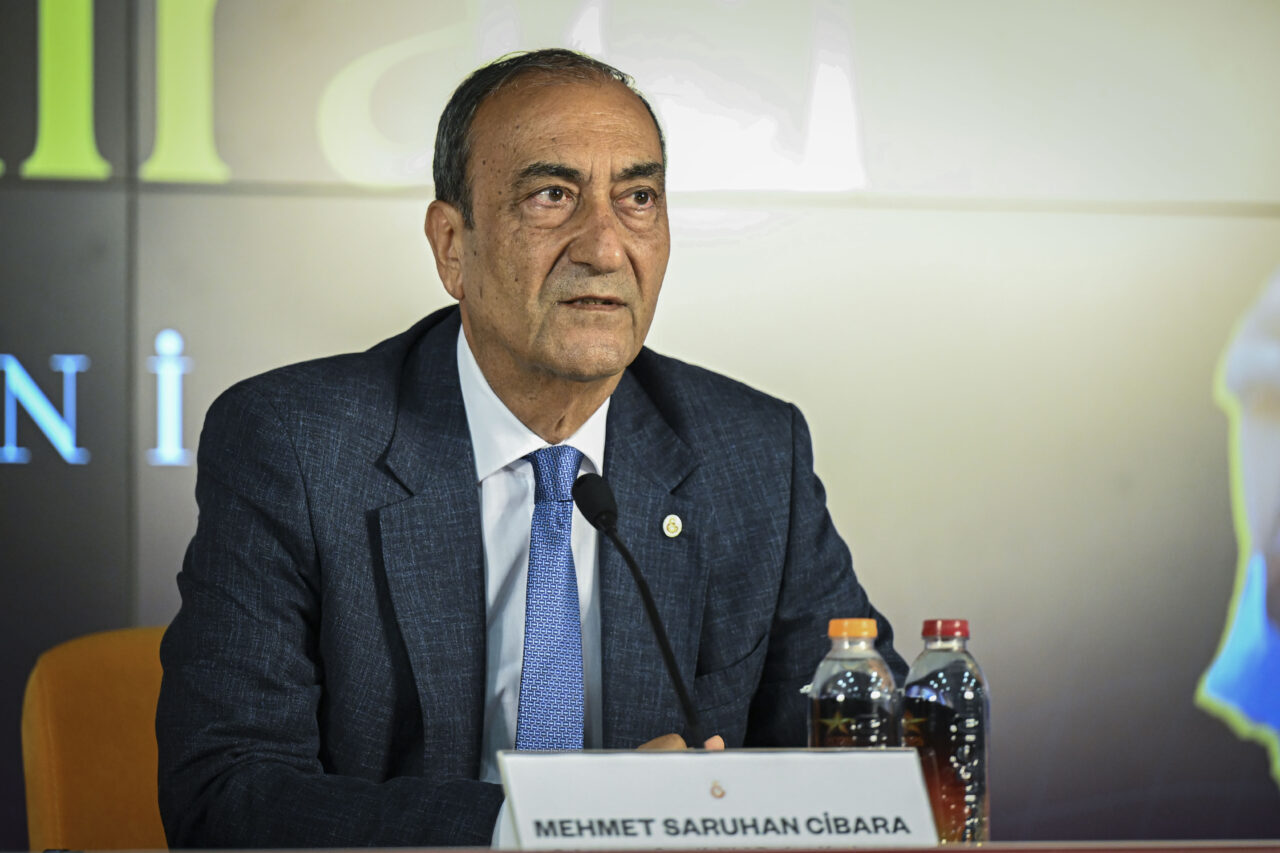 - Sarı-kırmızılı voleybolcu Efe Mandıracı:
"Bütün çocukluğumda hayalini kurduğum formayı giyeceğim.