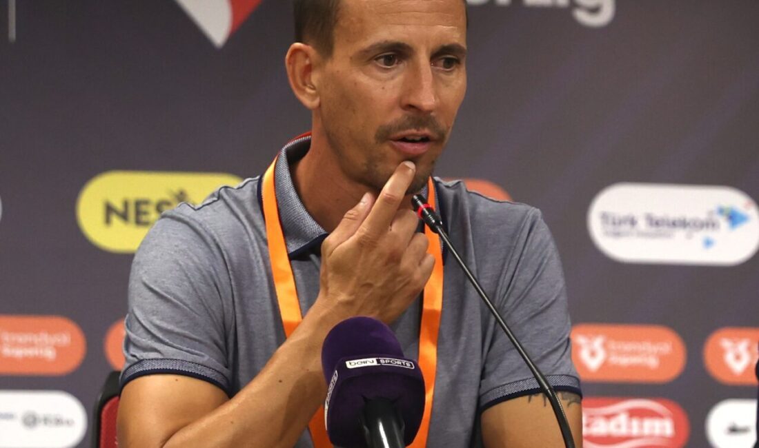 - Corendon Alanyaspor Teknik Direktörü Joao Pereira:
- "İlk yarıda net
