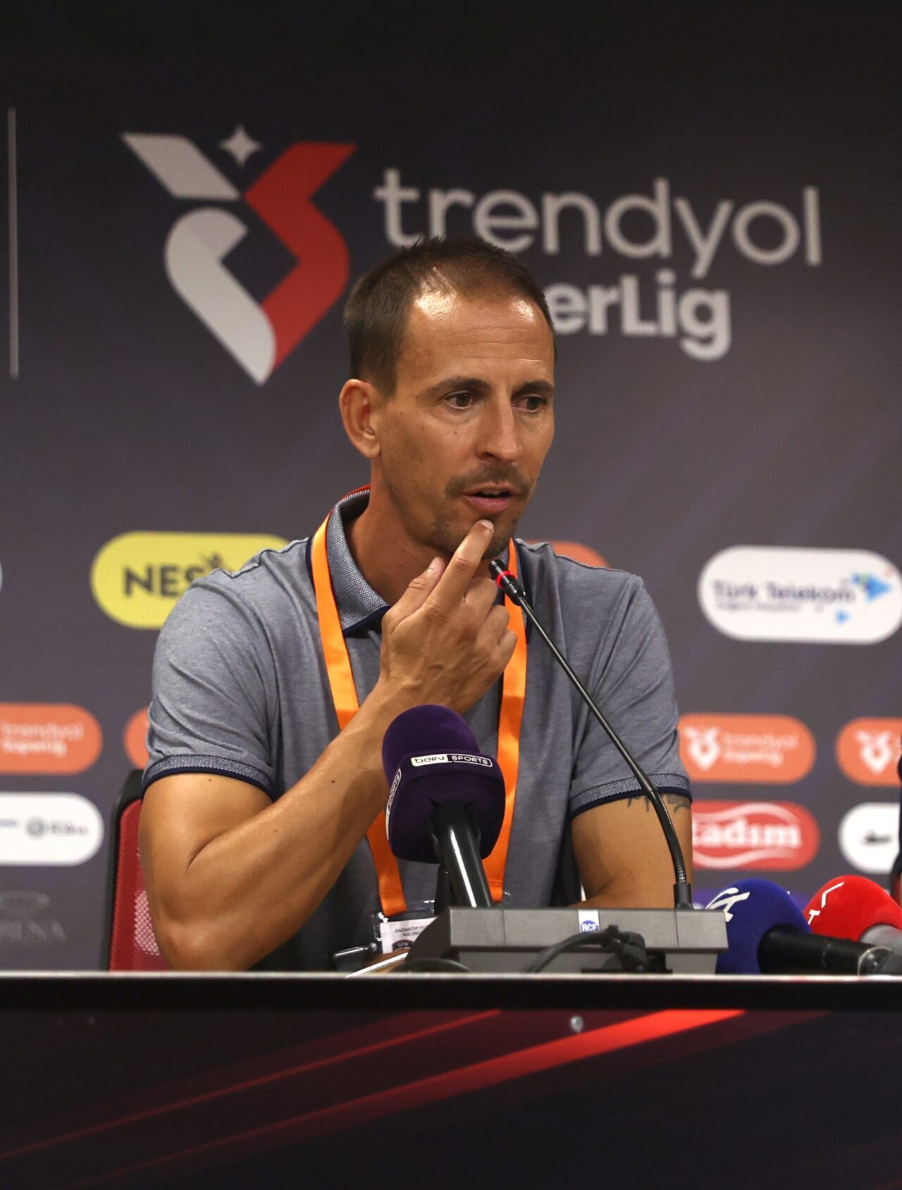 - Corendon Alanyaspor Teknik Direktörü Joao Pereira:
- "İlk yarıda net