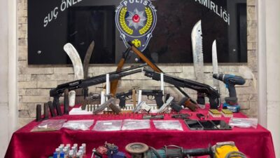 GAZİANTEP (AA) – Gaziantep'in Şehitkamil ilçesinde düzenlenen silah kaçakçılığı operasyonunda