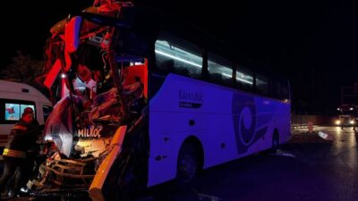 GAZİANTEP (AA) – Gaziantep'in Nurdağı ilçesinde yolcu otobüsünün tıra arkadan