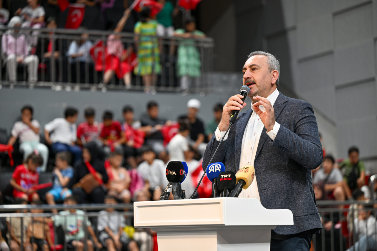 - AK Parti Grup Başkanvekili Abdulhamit Gül:
 - "Nasıl Fatih