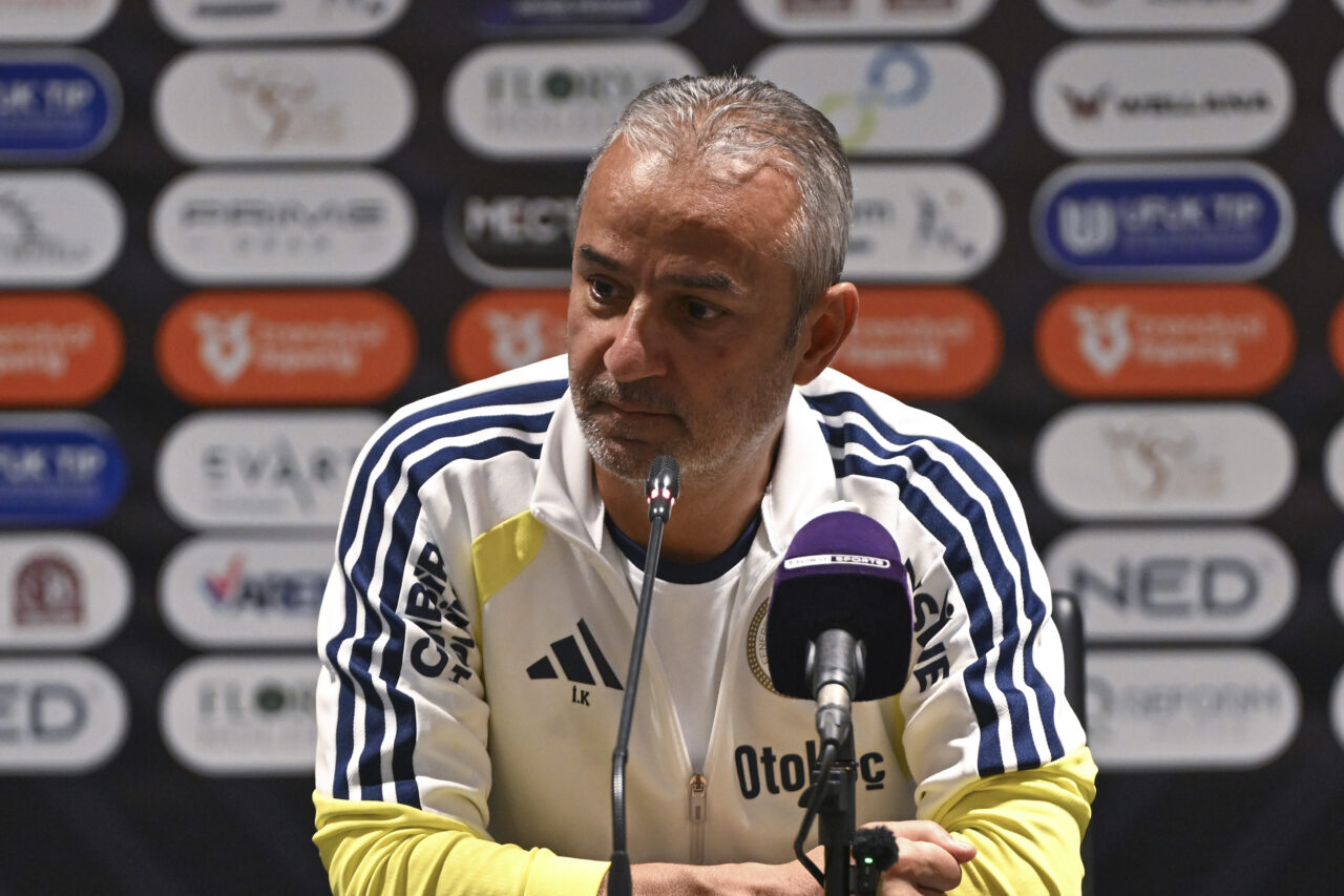 - Fenerbahçe Teknik Direktörü İsmail Kartal:
"Bu akşam taraftarımızı üzdük. Ligin