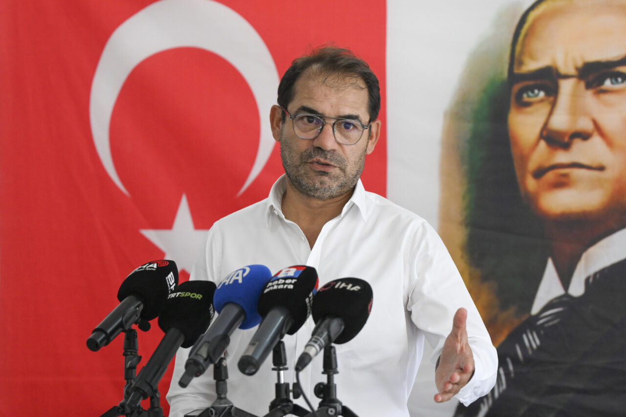 - "Maçın favorisi, kadro kalitesi anlamında Fenerbahçe'ydi. Lige artı 3