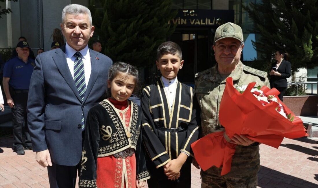 ARTVİN (AA) – Genelkurmay Başkanı Orgeneral Selçuk Bayraktaroğlu, Artvin Valiliğini