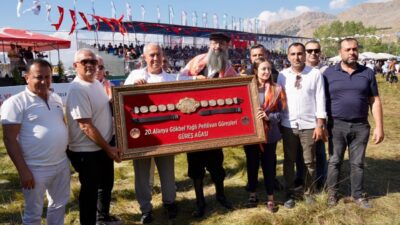 ANTALYA (AA) – Antalya'nın Alanya ilçesinde düzenlenen 20. Geleneksel Gökbel
