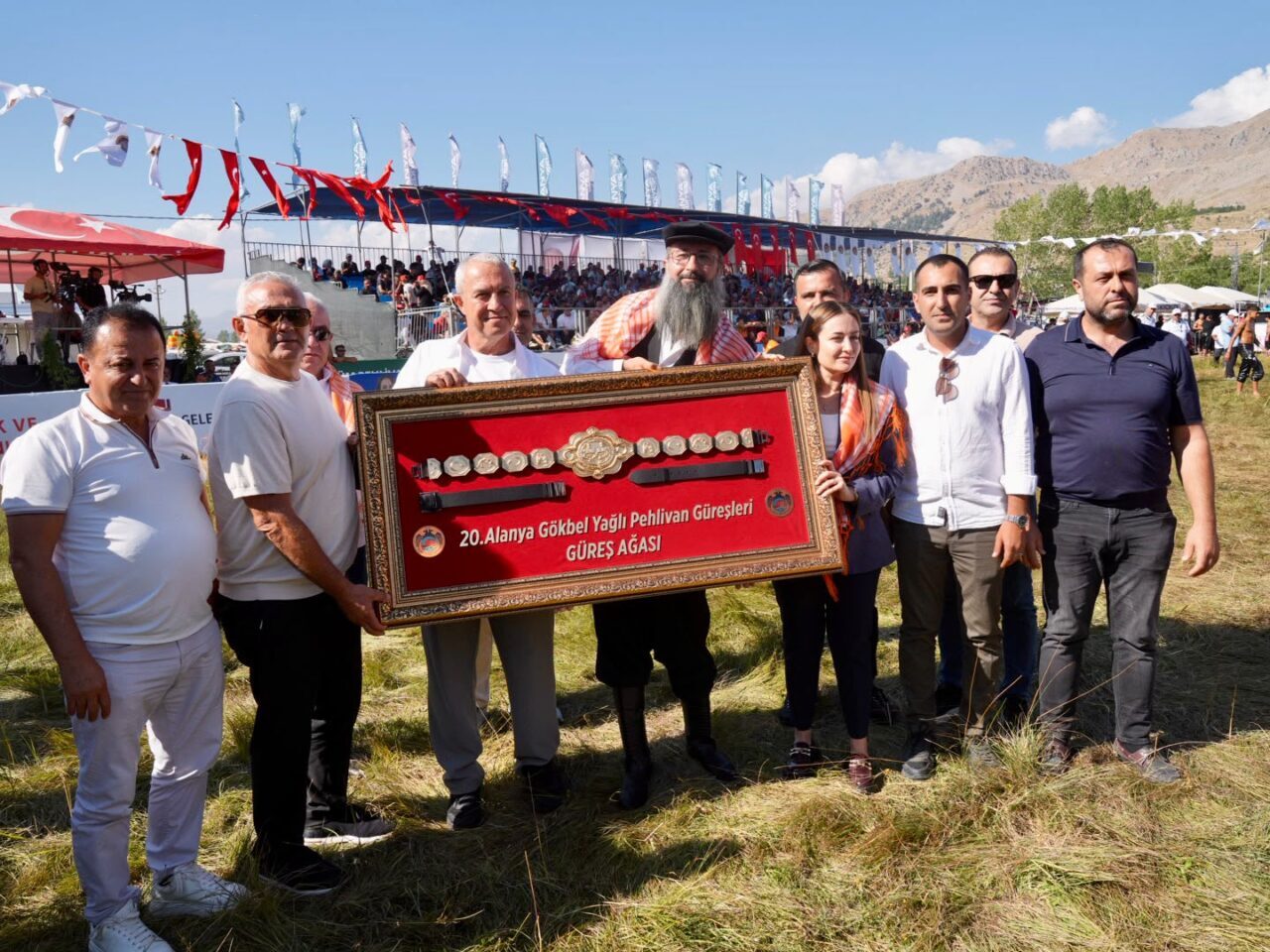 ANTALYA (AA) – Antalya'nın Alanya ilçesinde düzenlenen 20. Geleneksel Gökbel