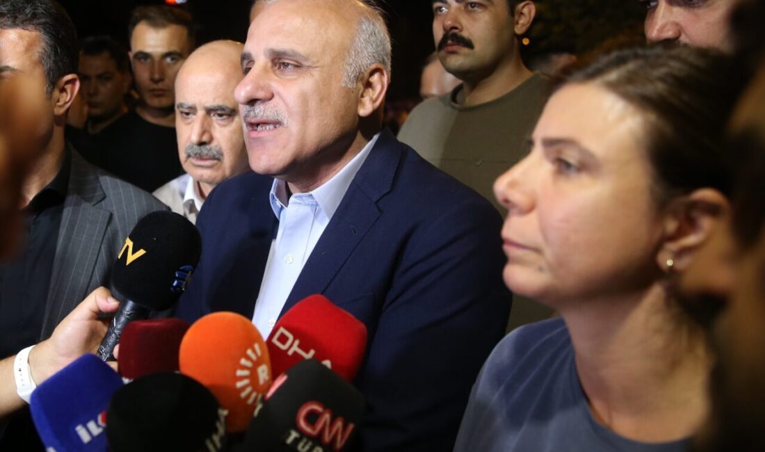 - İtfaiye ekiplerinin yangına müdahalesine TOMA'lar da destek veriyor
- Vali