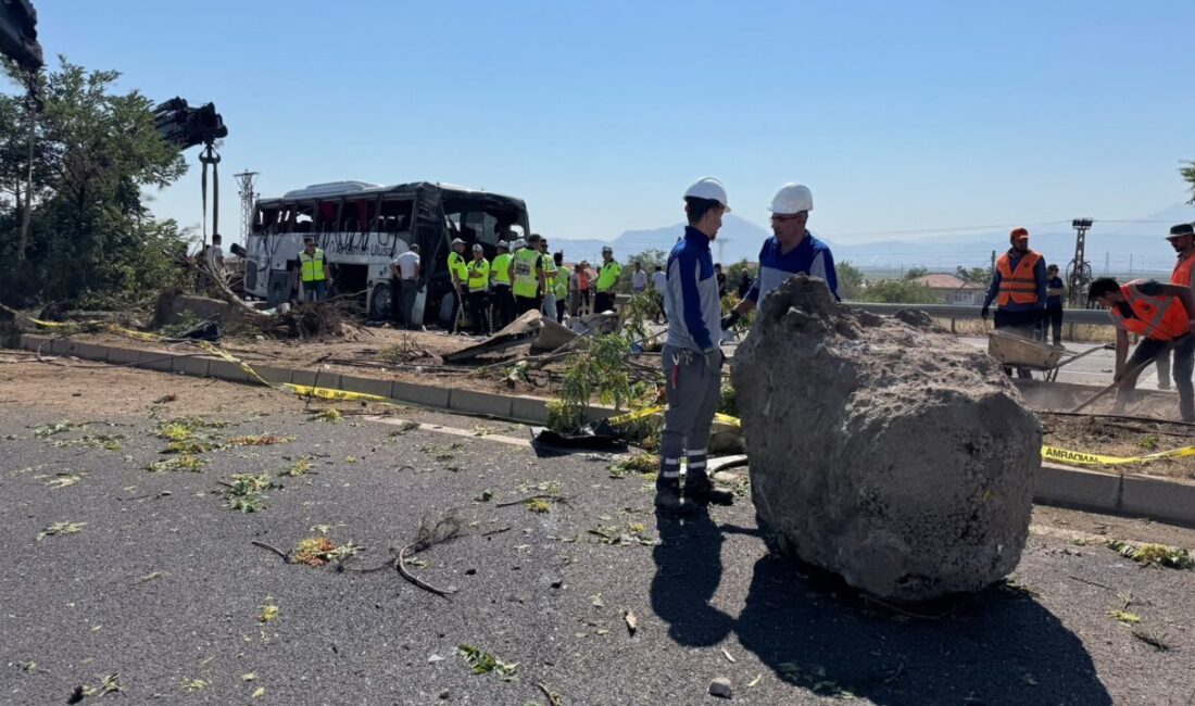 - Yolculardan Mahmut Akgün:
- "Allah razı olsun, muavin olaydan 1-2