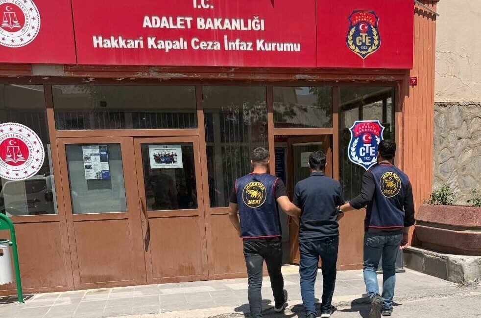 HAKKARİ (AA) – Hakkari'de haklarında kesinleşmiş hapis cezası bulunan 2