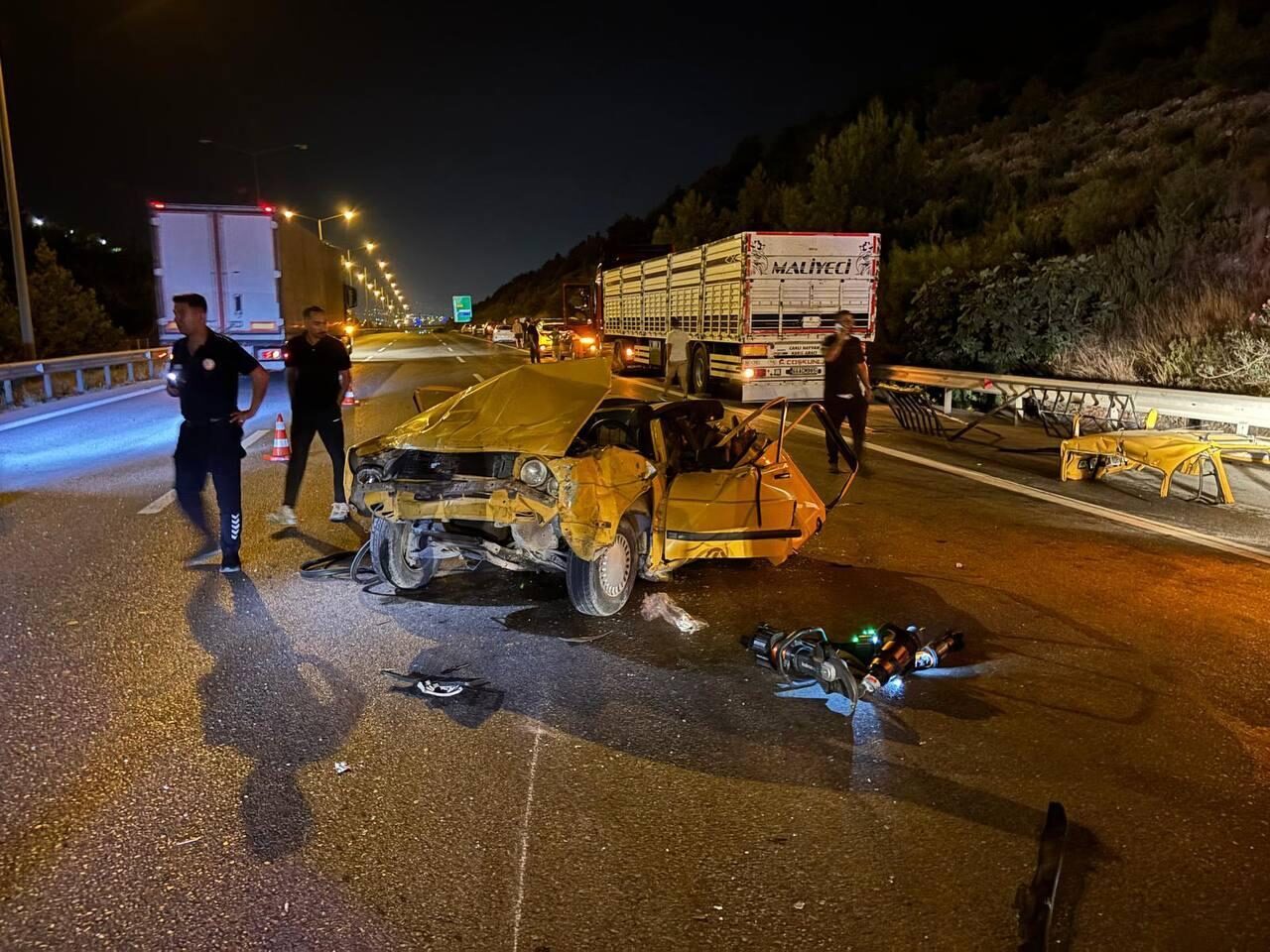 HATAY (AA) – Hatay'ın İskenderun ilçesinde 3 aracın karıştığı zincirleme