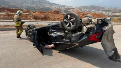 HATAY (AA) – Hatay'ın İskenderun ilçesinde panelvanla çarpışan otomobildeki 2'si