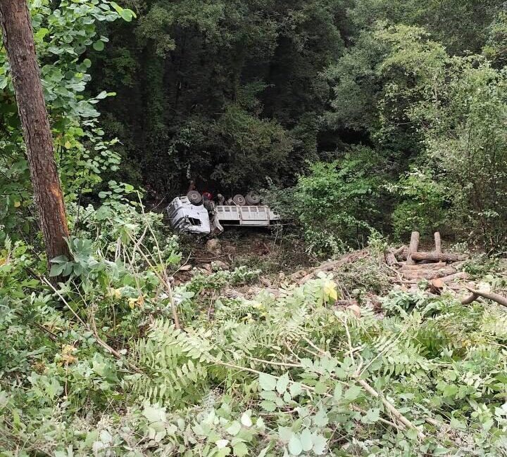 HATAY (AA) – Hatay'ın Dörtyol ilçesinde uçuruma devrilen kamyondaki 2