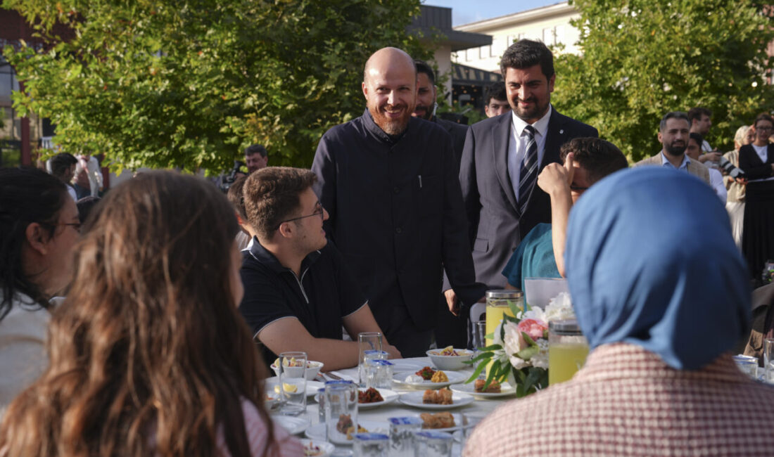 - İbn Haldun Üniversitesi Mütevelli Heyeti Başkanvekili Bilal Erdoğan:
- "Üniversitemizin