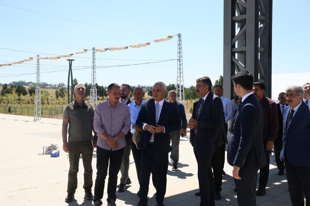MUŞ (AA) – İçişleri Bakan Yardımcısı Ali Çelik, Malazgirt Zaferi'nin