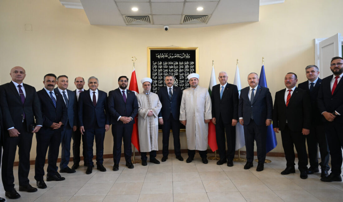 - Çiftçi, Bulgaristan Müslümanlar Diyaneti Başmüftülüğü ve Türkiye’nin Sofya Büyükelçiliğini