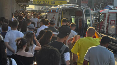 İSTANBUL (AA) – İstanbul'da durakta beklediği sırada yola düşen kadın