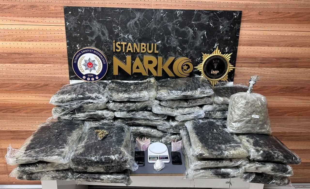 İSTANBUL (AA) – Ataşehir'de düzenlenen uyuşturucu operasyonunda 2 şüpheli gözaltına