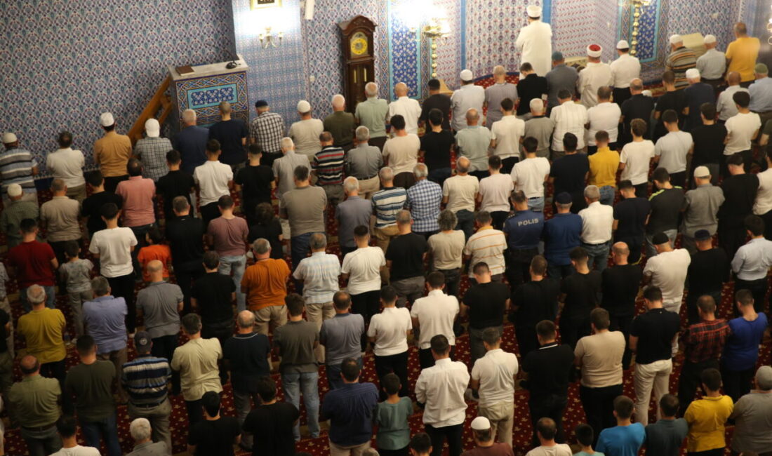 İZMİR (AA) – Mevlit Kandili dolayısıyla İzmir ve Aydın'da camilerde