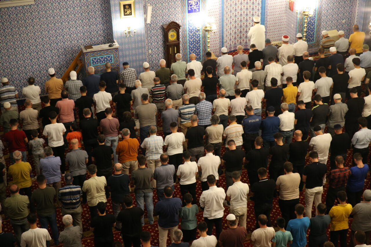 İZMİR (AA) – Mevlit Kandili dolayısıyla İzmir ve Aydın'da camilerde