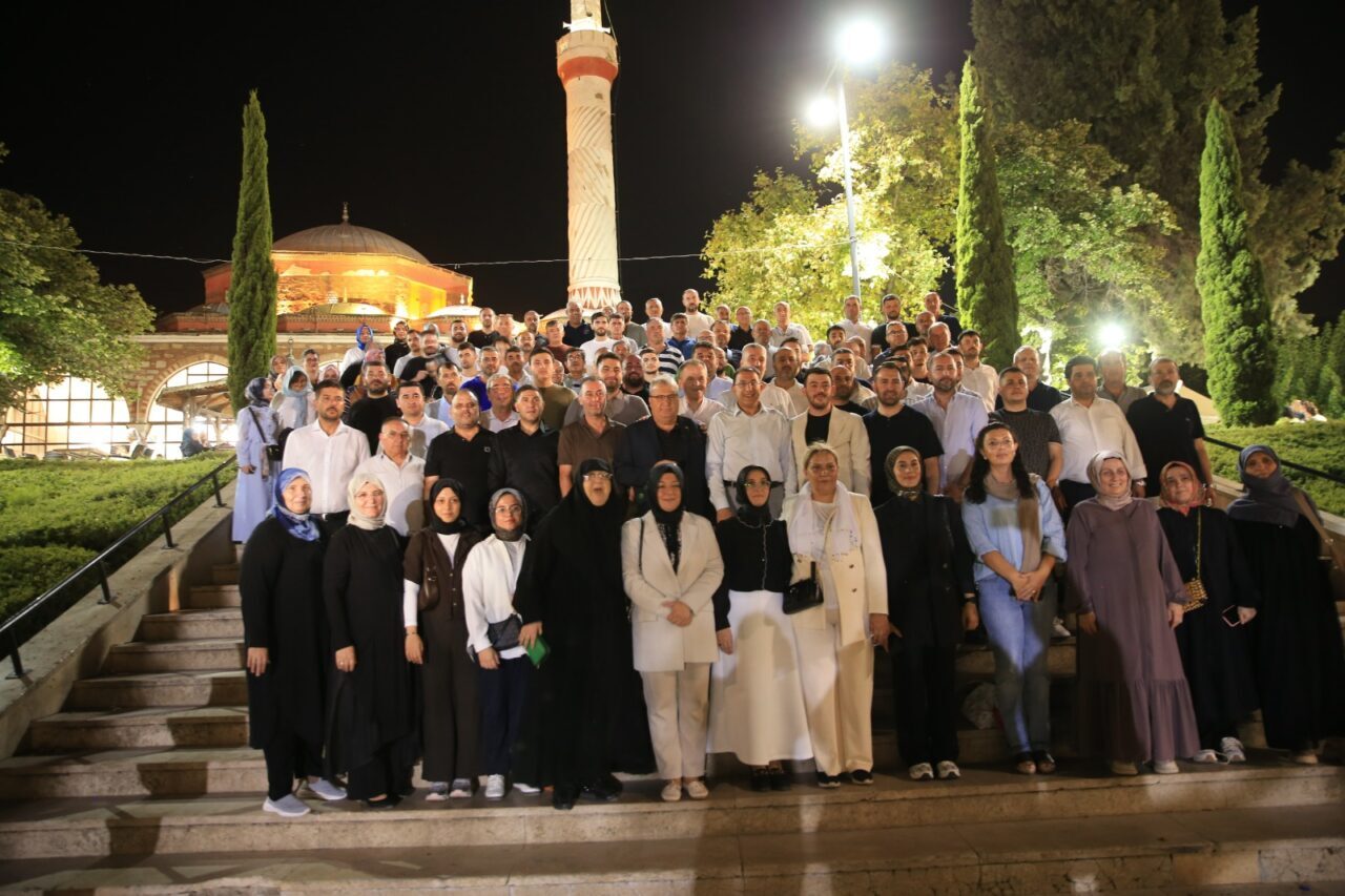 İZMİR/MANİSA (AA) – İzmir ve Manisa'da AK Parti'nin 25. kuruluş