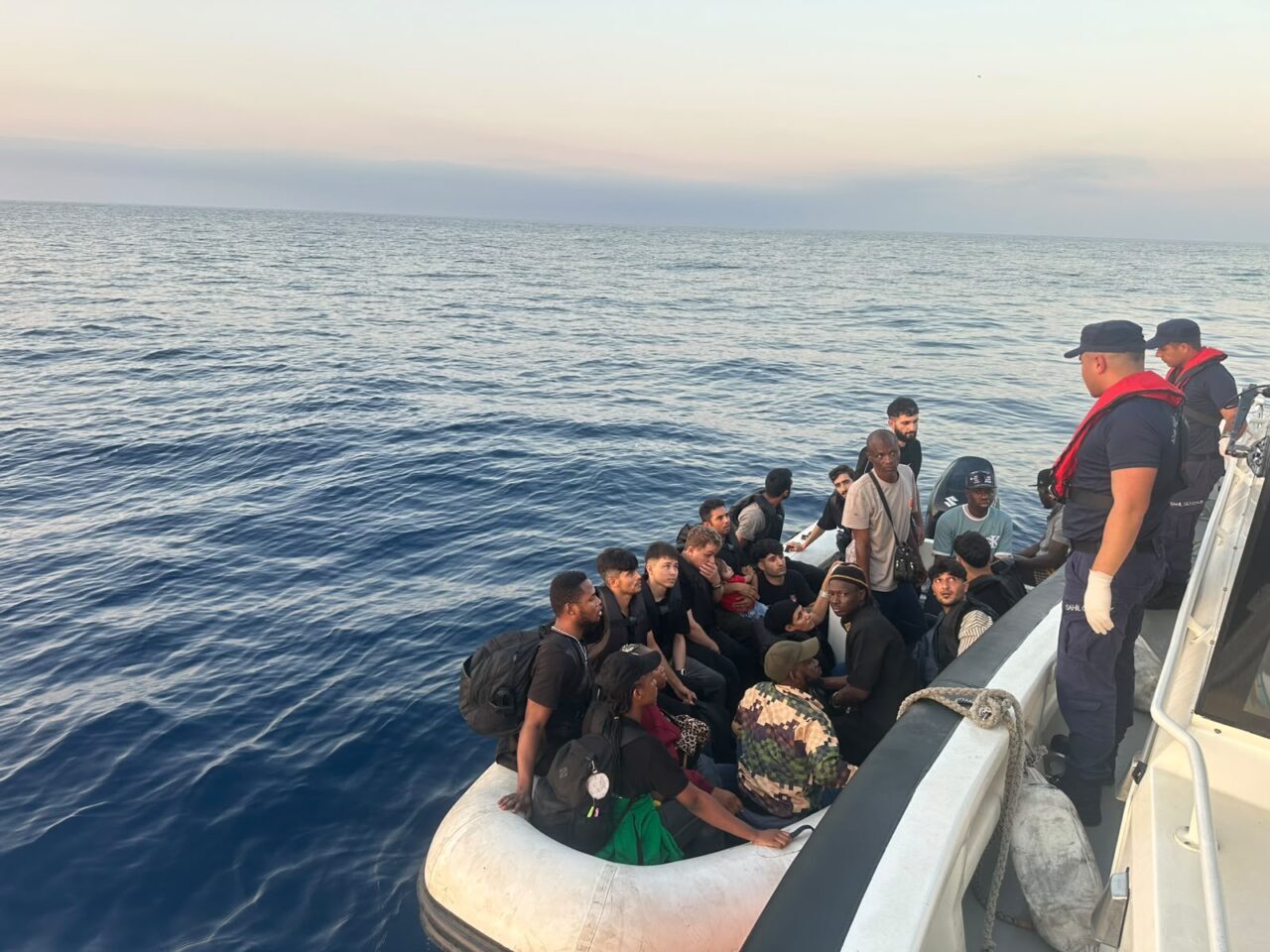 İZMİR (AA) – İzmir'in Menderes ve Foça ilçelerinde 44 düzensiz