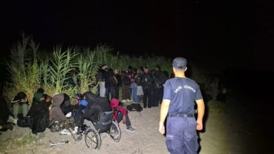 İZMİR (AA) – İzmir'in Dikili ve Foça ilçelerinde 62 düzensiz