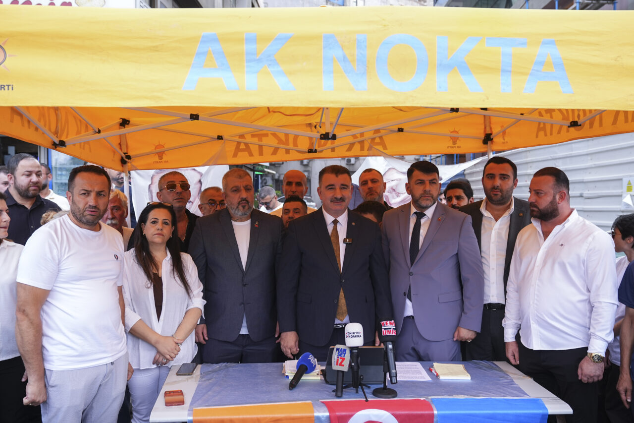 İZMİR (AA) – İzmir'de CHP ve diğer partilerden toplam 500