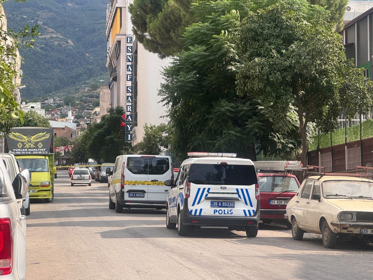 İZMİR (AA) – İzmir'in Tire ilçesinde evinde tabancayla yaralanan 15