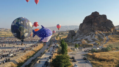 NEVŞEHİR (AA) – Nevşehir'de gerçekleştirilen "Kapadokya Balon Festivali", Türkiye'nin yanı